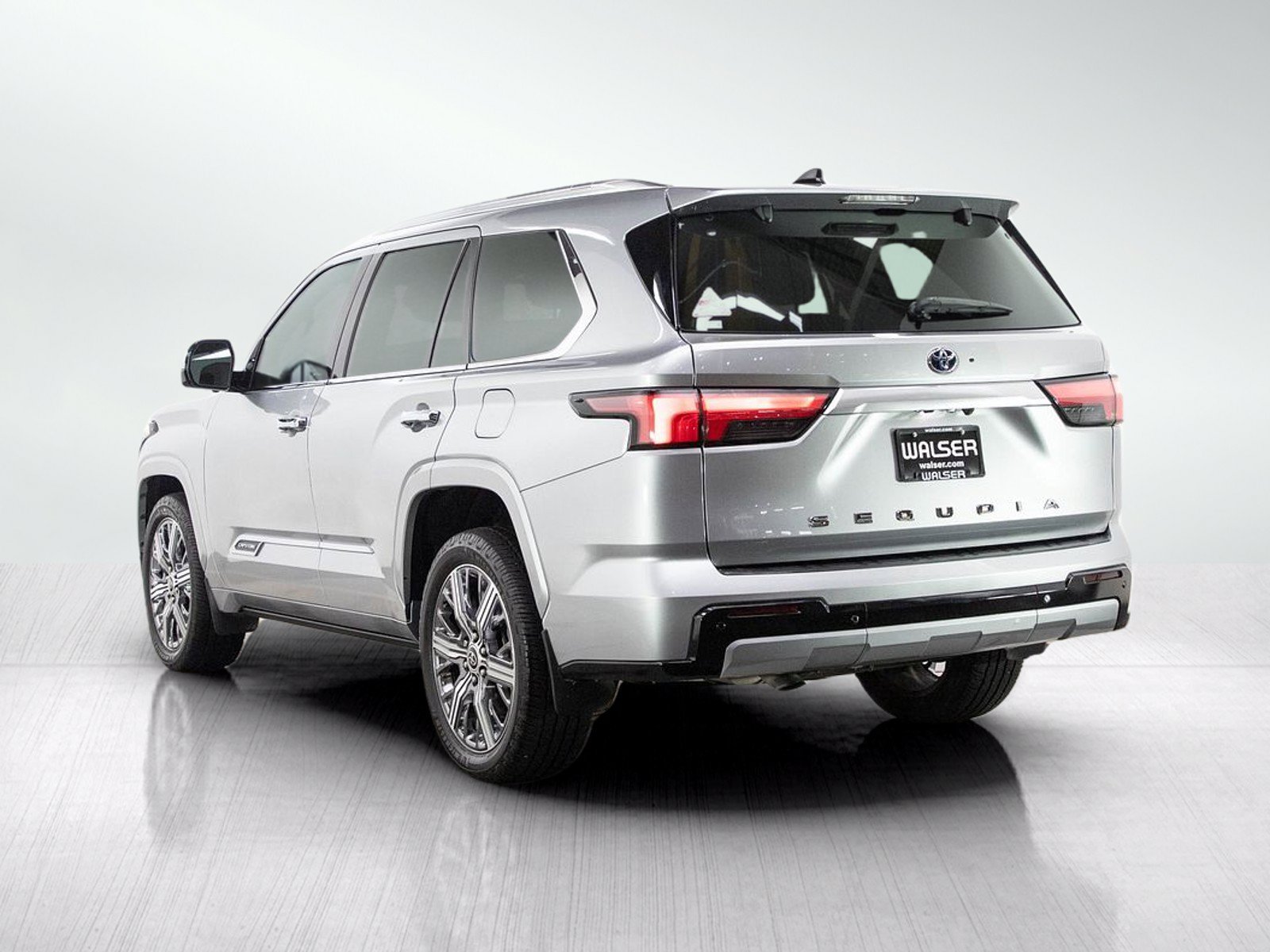 Used 2023 Toyota Sequoia Capstone AWD/4WD image 3