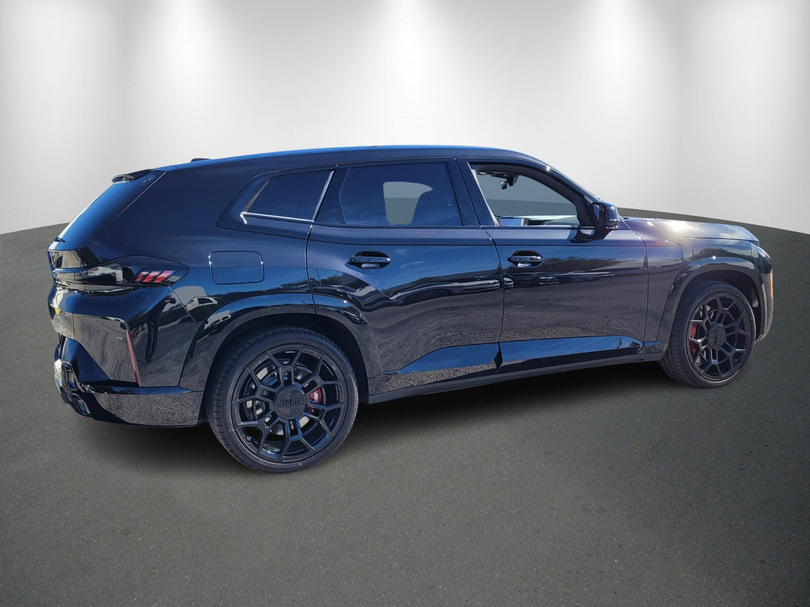 New 2026 BMW XM Label Red w/ M Driver's Package image 7