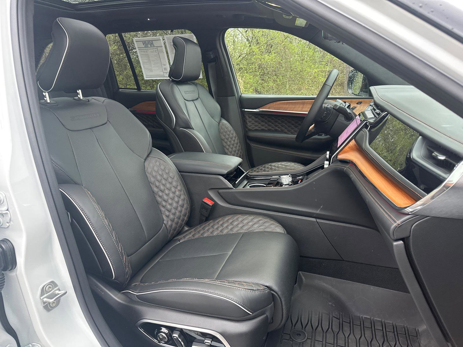 Used 2025 Jeep Grand Cherokee Summit image 25