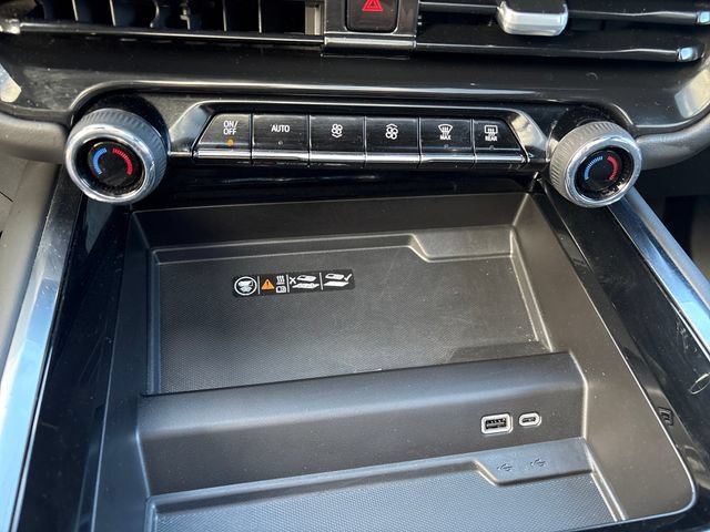 Used 2025 Chevrolet Suburban High Country AWD/4WD image 18