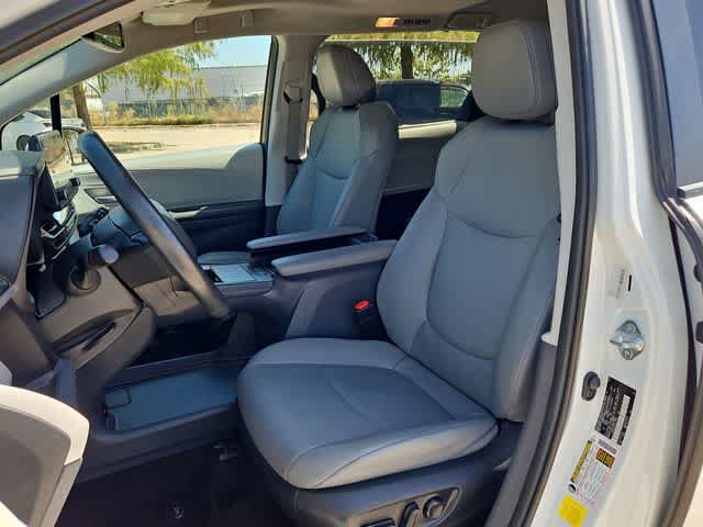 Used 2023 Toyota Sienna XLE FWD image 14