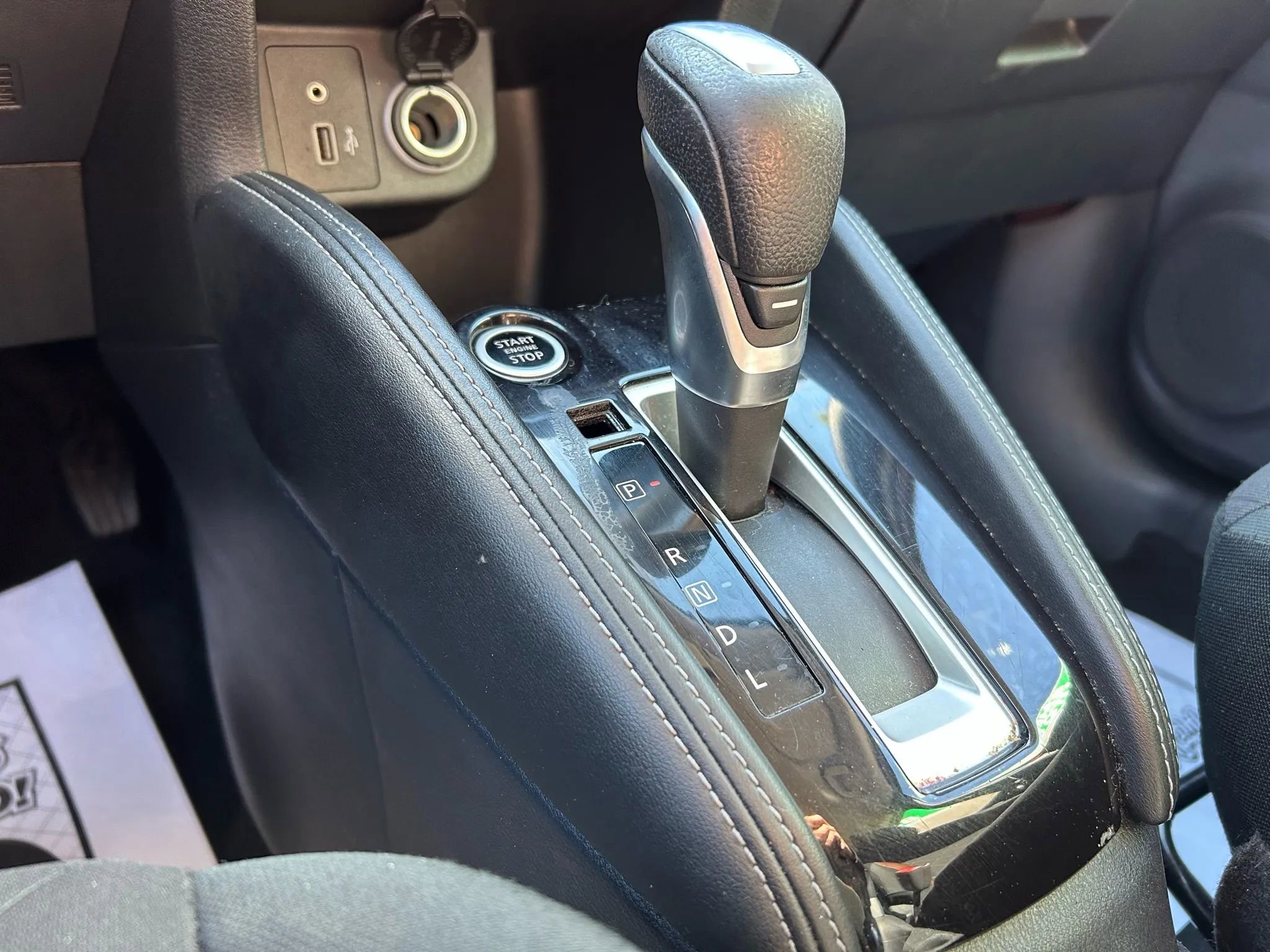 Used 2020 Nissan Kicks SR image 22