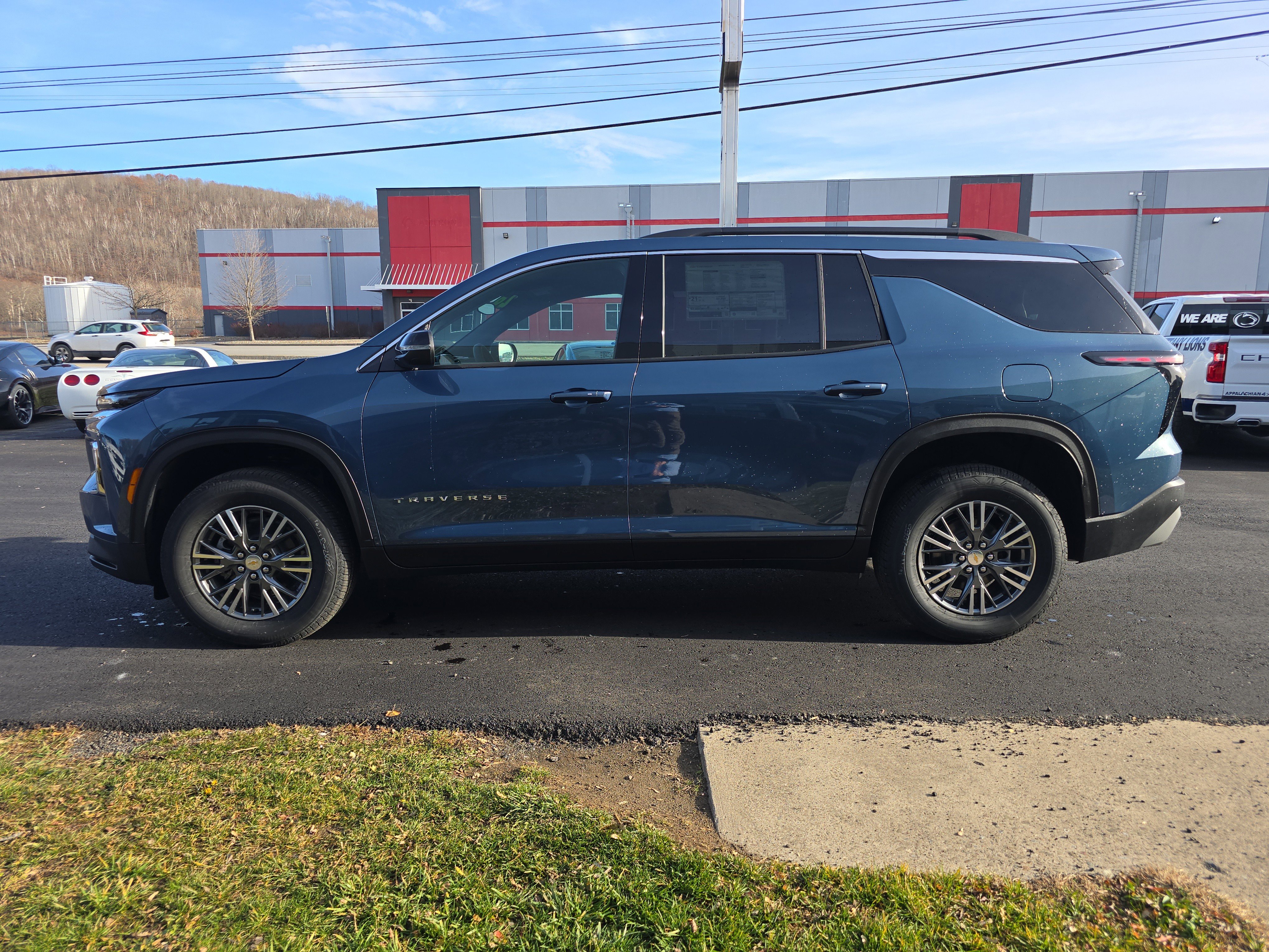New 2026 Chevrolet Traverse LT image 7