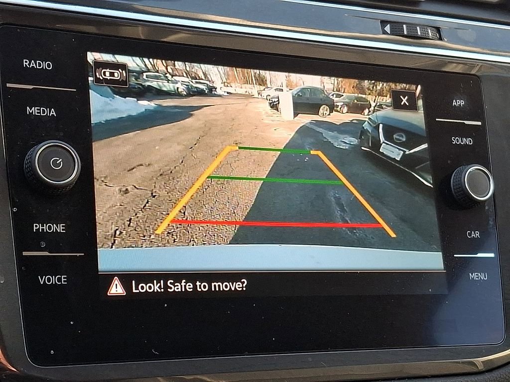 Used 2021 Volkswagen Tiguan SE image 14