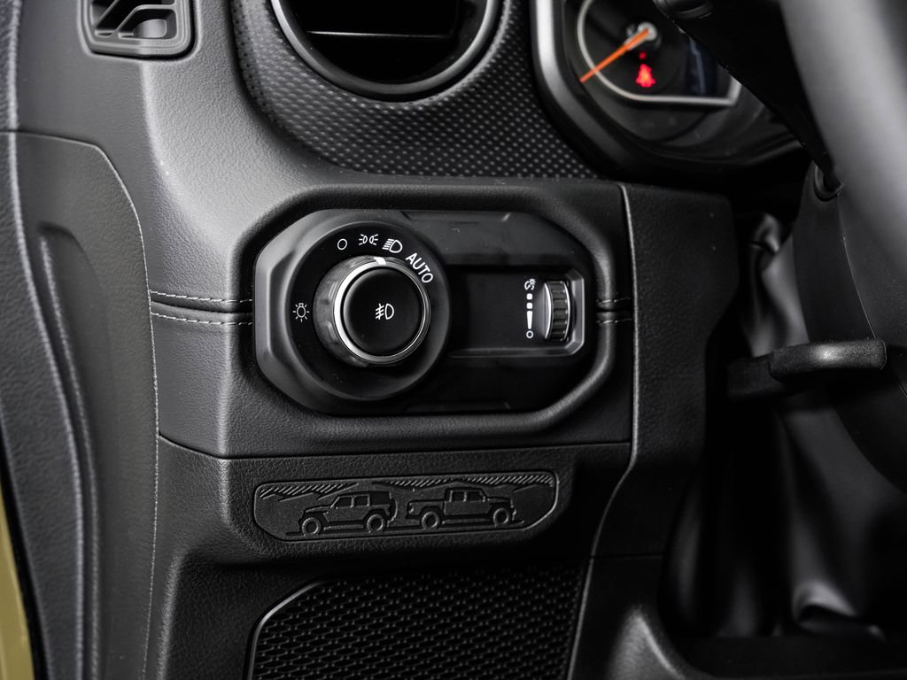 Used 2025 Jeep Wrangler Unlimited Rubicon w/ Convenience Group AWD/4WD image 12