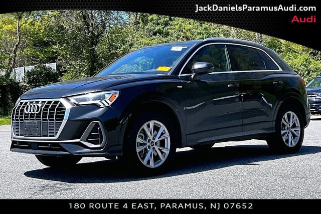 Used 2023 Audi Q3 2.0T Premium w/ Convenience Package AWD/4WD image 1