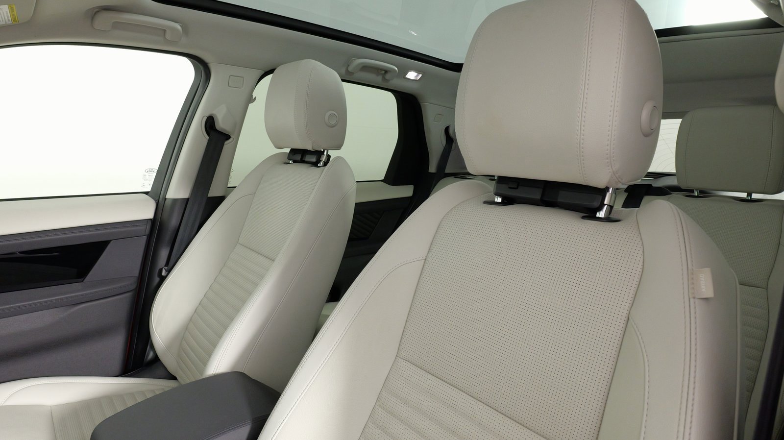 Used 2023 Land Rover Discovery Sport S image 38