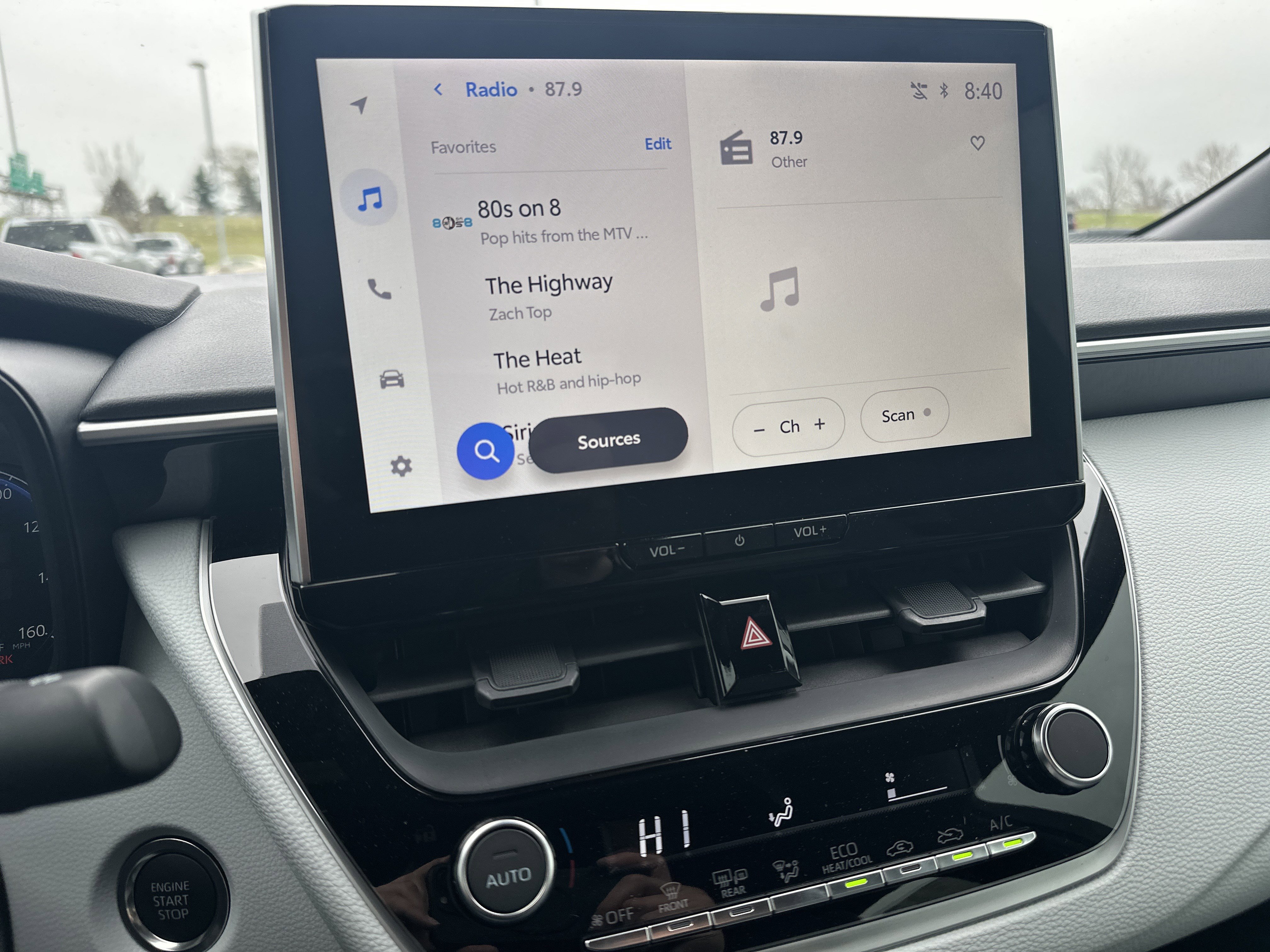 Used 2026 Toyota Corolla SE w/ SE Package FWD image 21