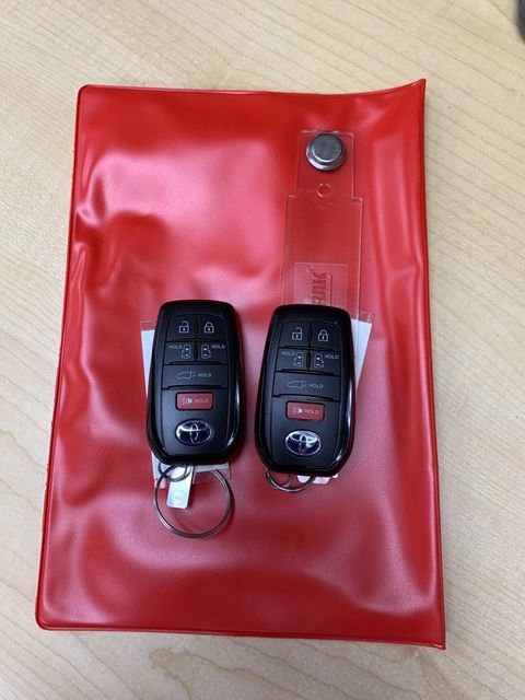 New 2025 Toyota Sienna XLE image 33