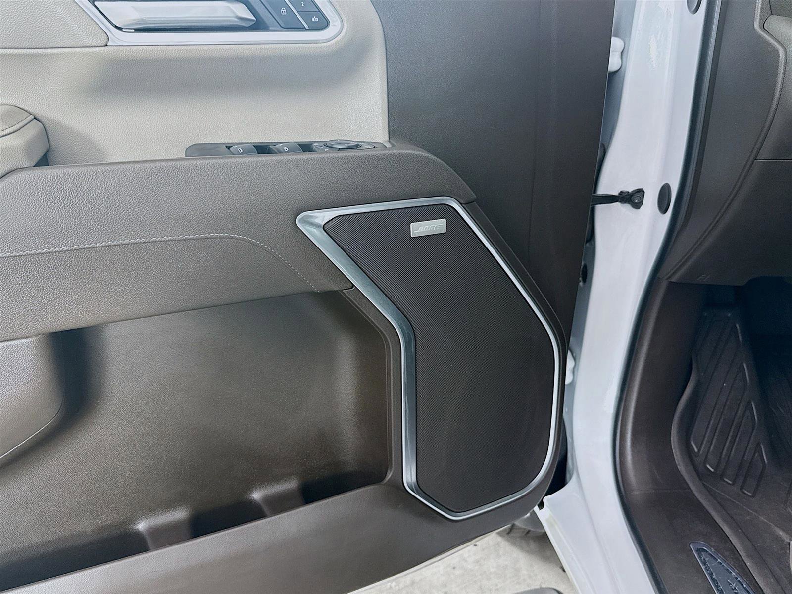 Used 2025 GMC Sierra 3500 SLT w/ SLT Convenience Package image 18