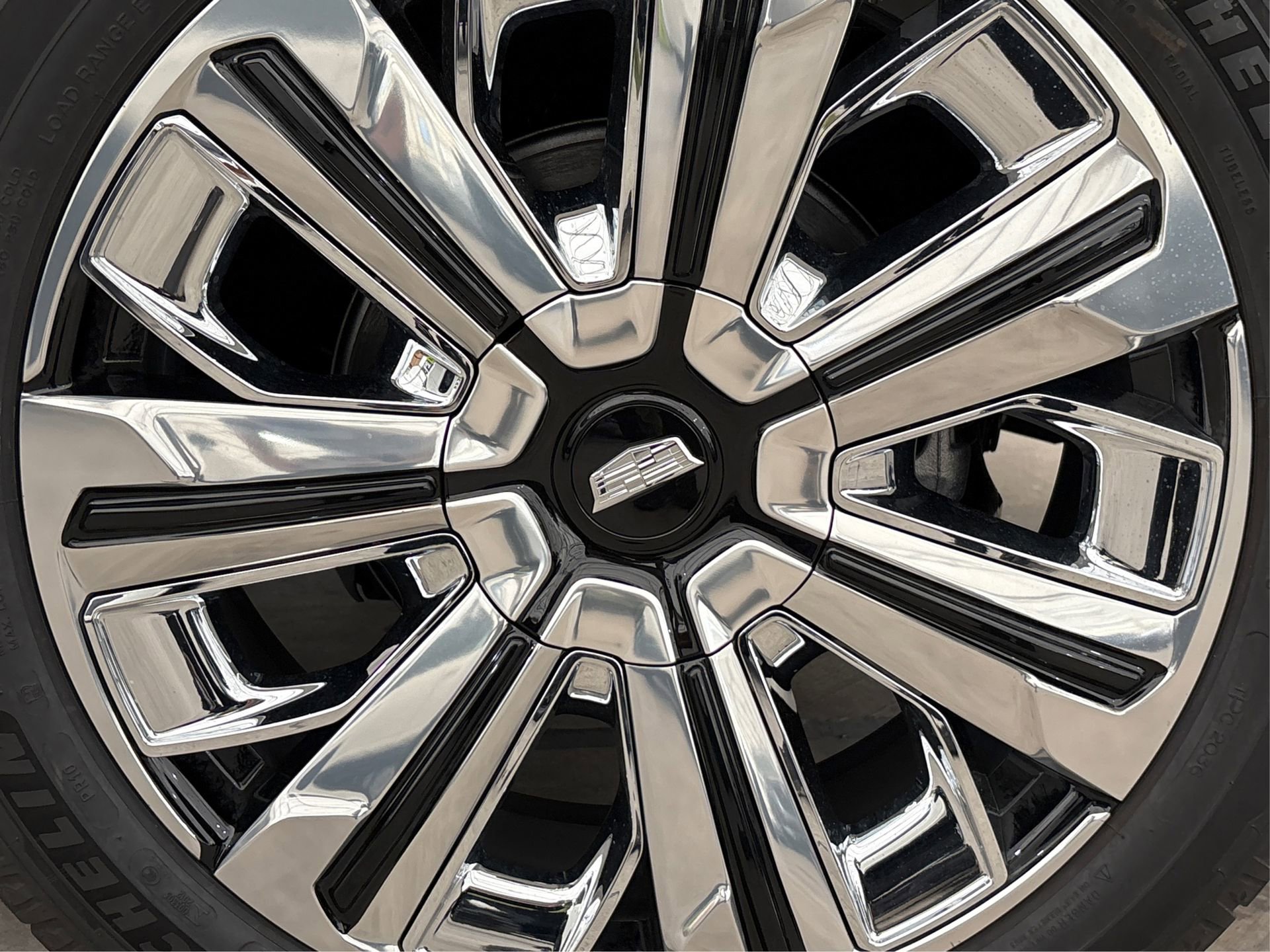 New 2025 Cadillac Escalade IQ Luxury 2 w/ LPO, Radiant Package image 13