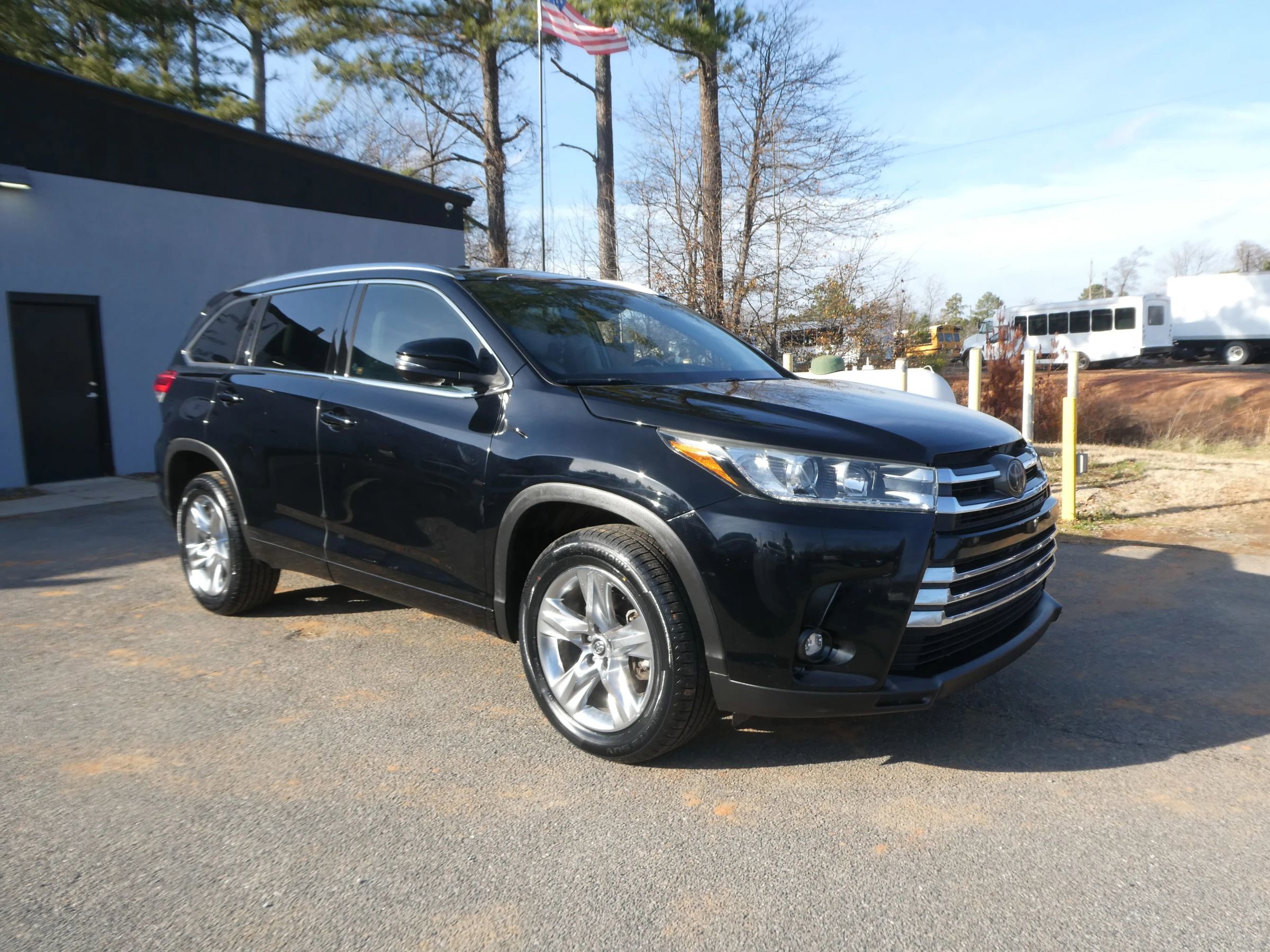 Used 2019 Toyota Highlander Limited image 3