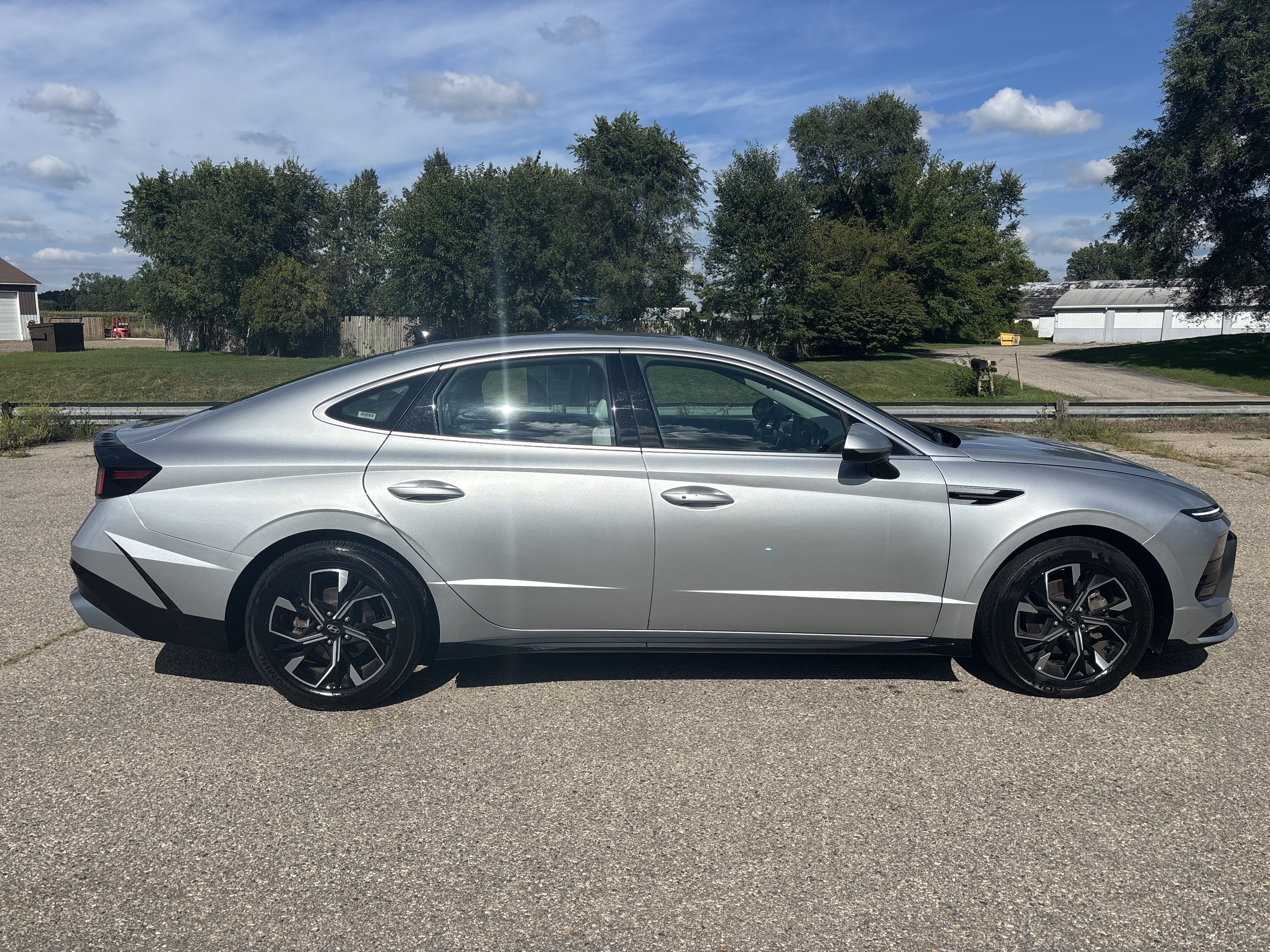 Used 2025 Hyundai Sonata SEL FWD image 2