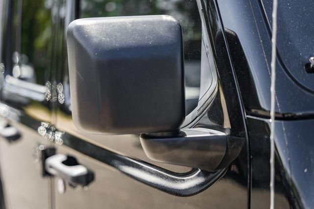 Used 2020 Jeep Gladiator Overland w/ Cold Weather Group image 16