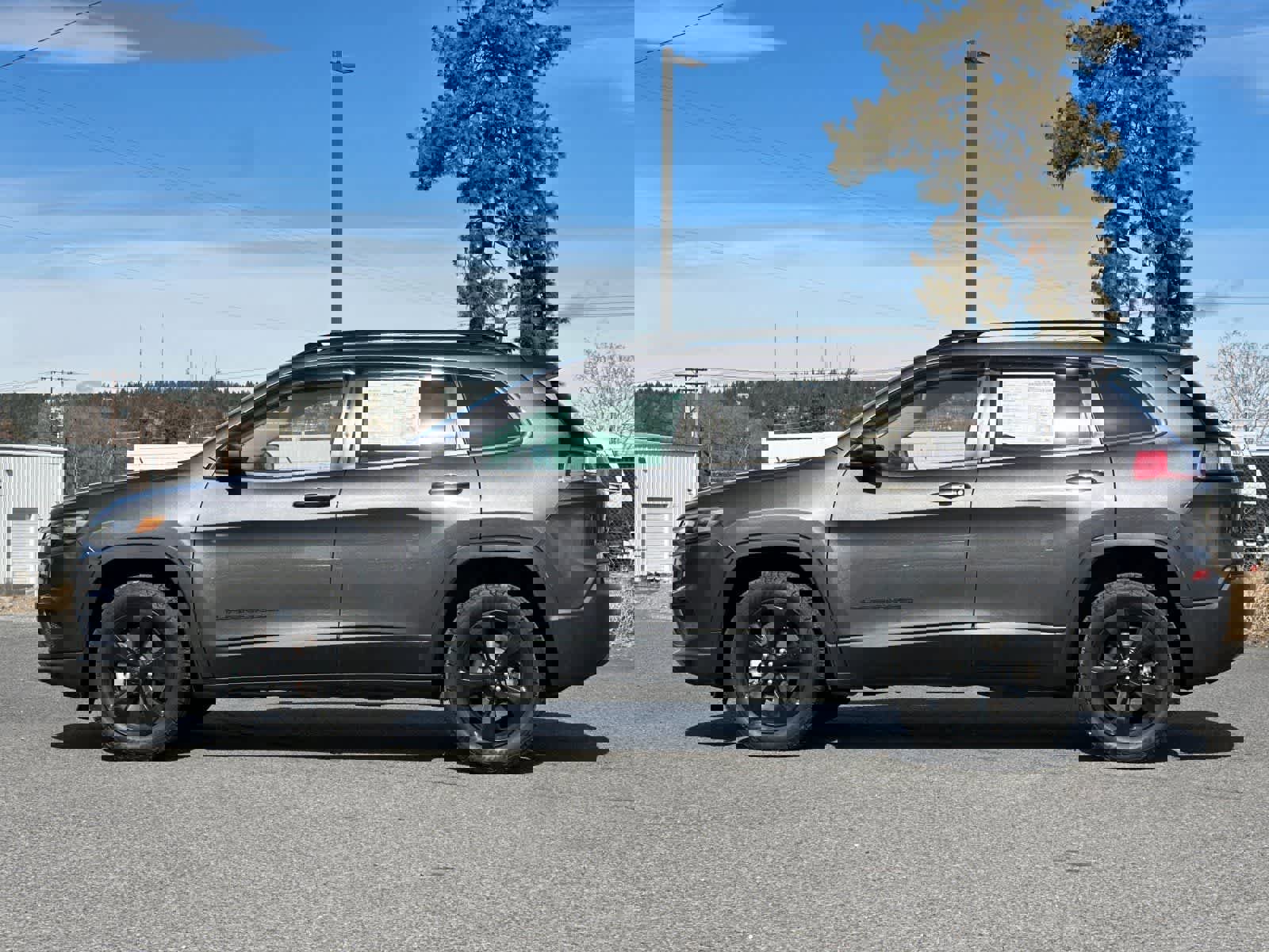 Used 2020 Jeep Cherokee Latitude Plus image 5