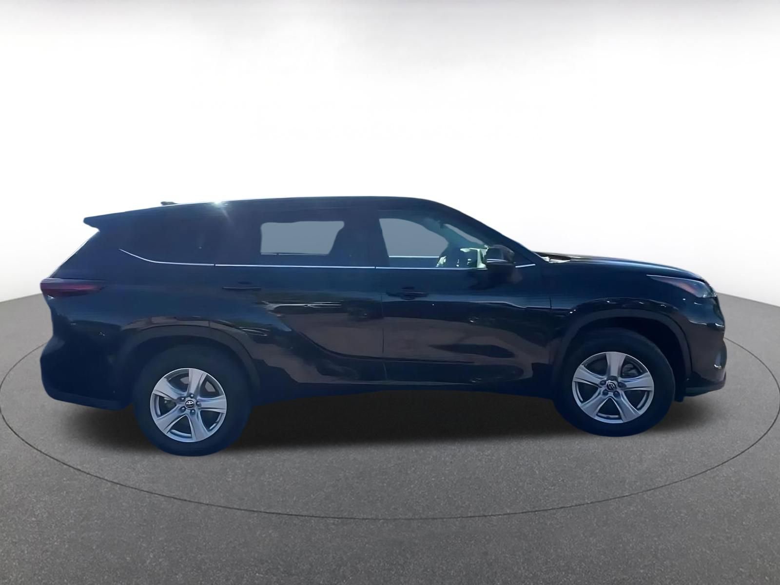 Used 2025 Toyota Highlander LE image 15