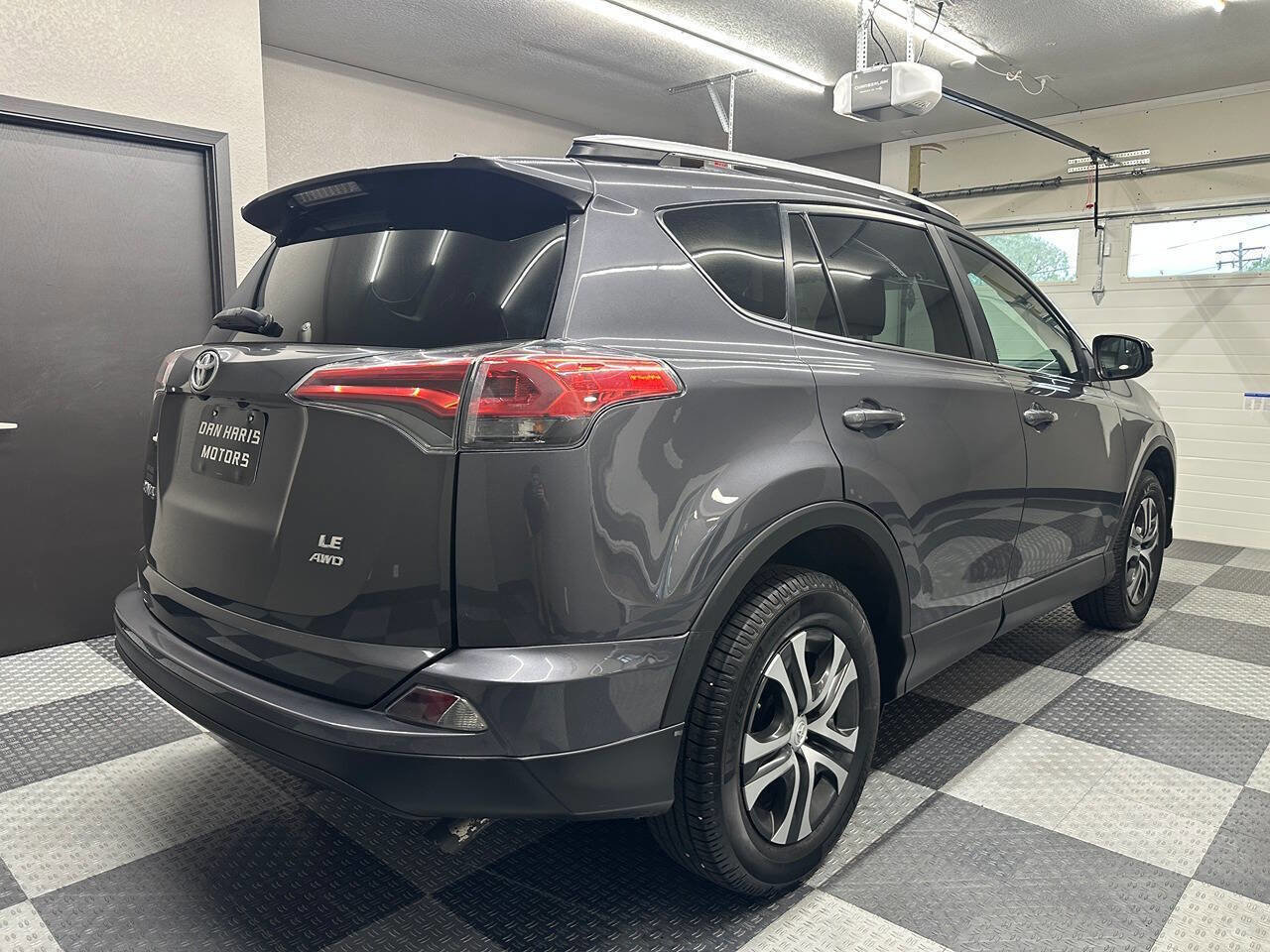 Used 2016 Toyota RAV4 LE AWD/4WD image 9