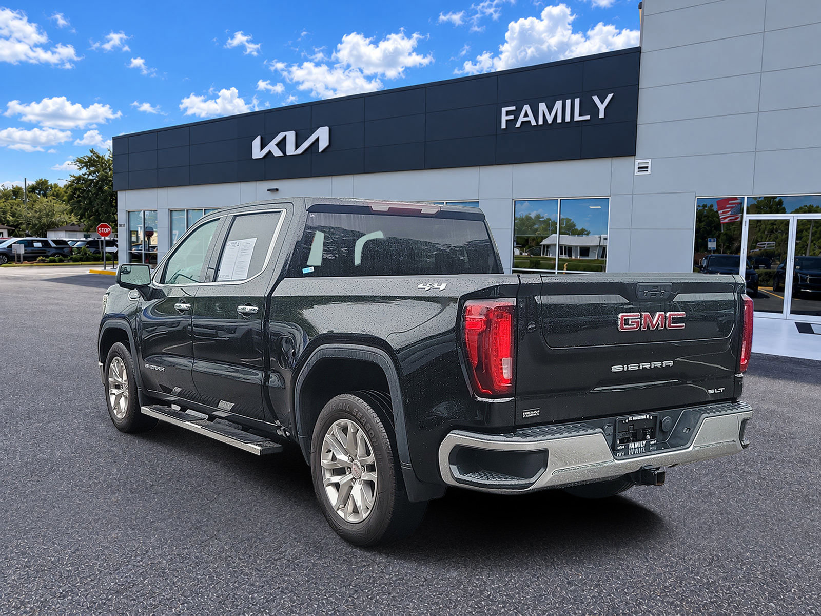 Used 2022 GMC Sierra 1500 SLT AWD/4WD image 4