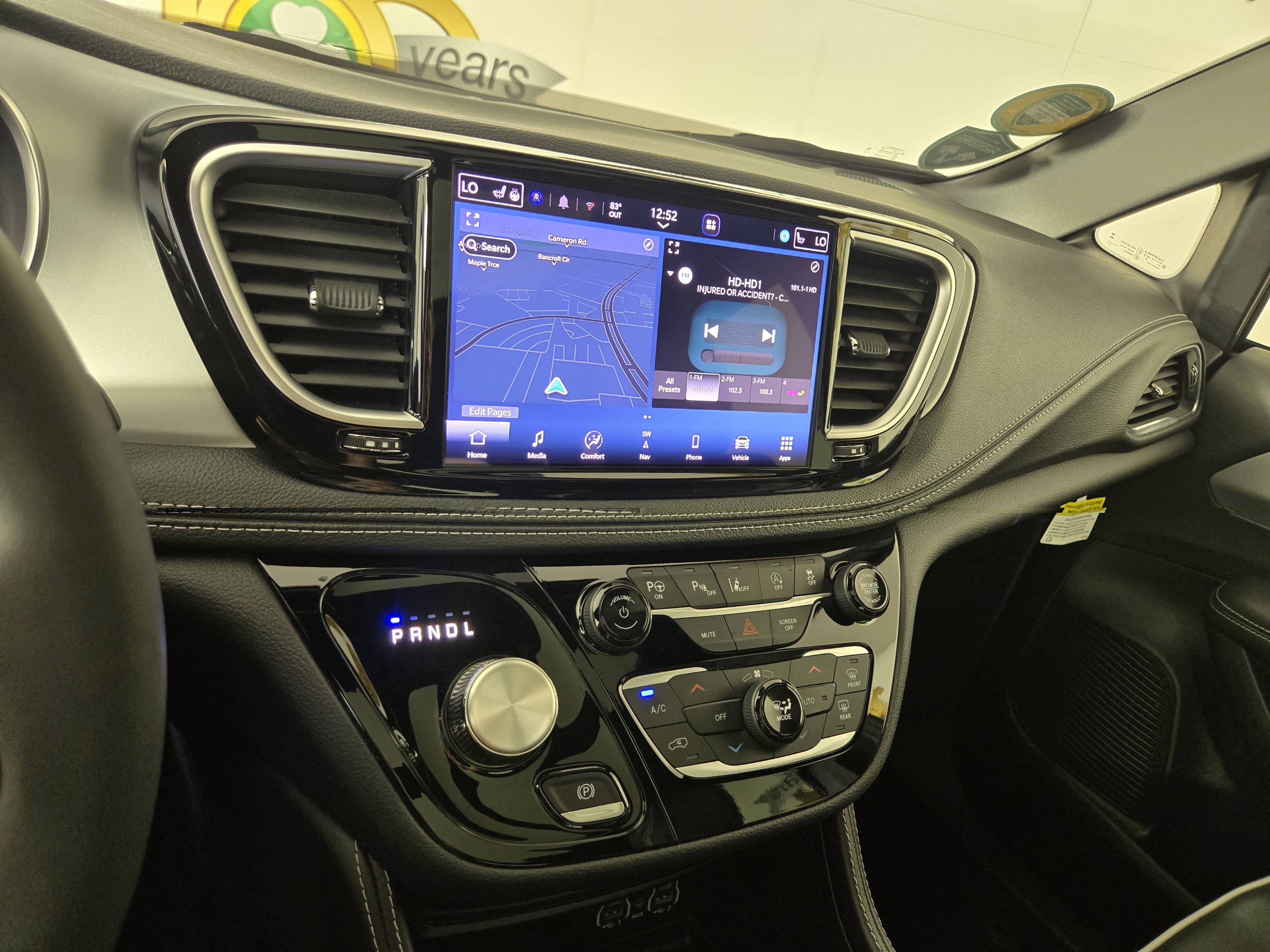 Used 2025 Chrysler Pacifica Limited FWD image 25