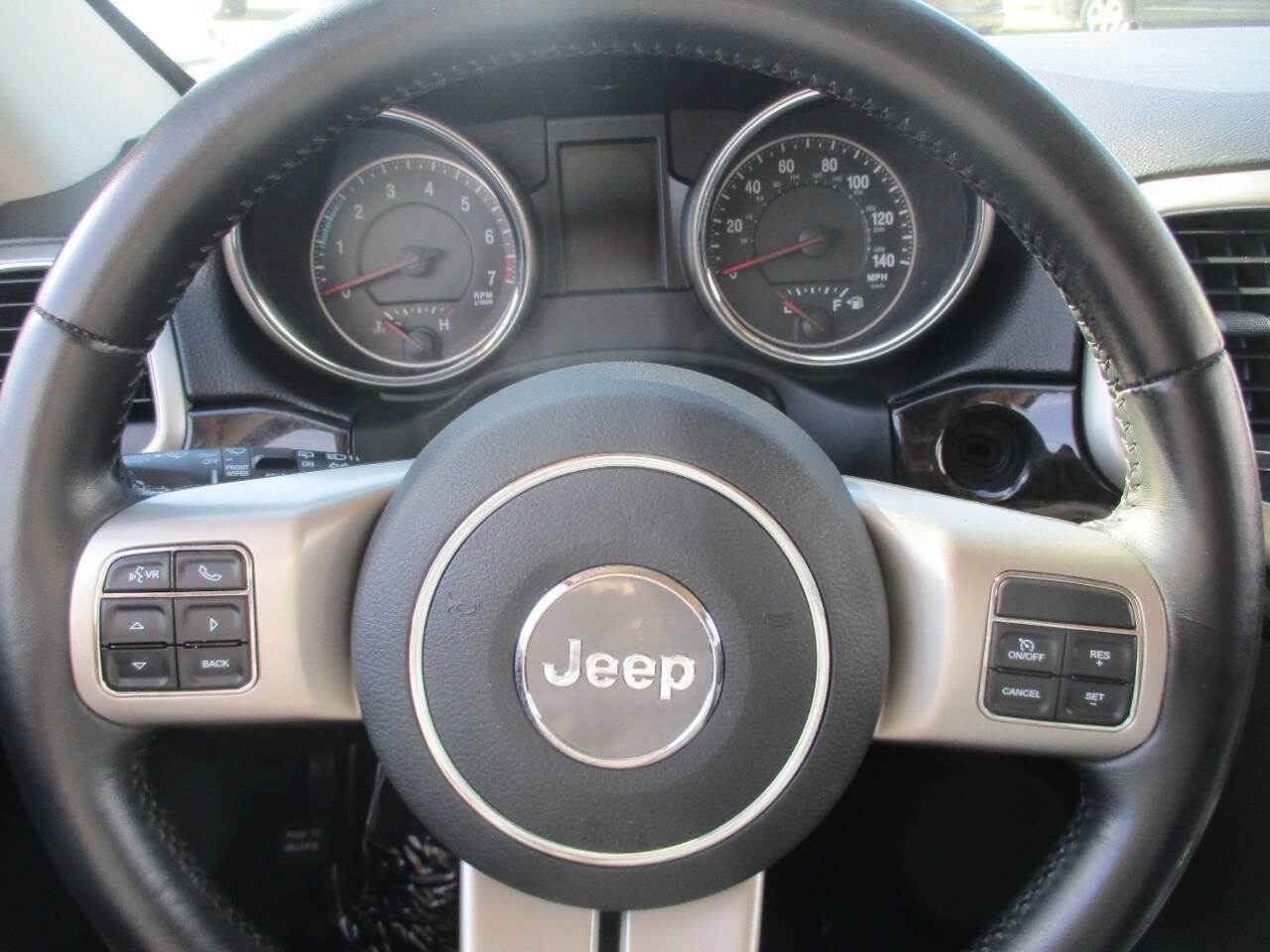 Used 2012 Jeep Grand Cherokee Laredo AWD/4WD image 18