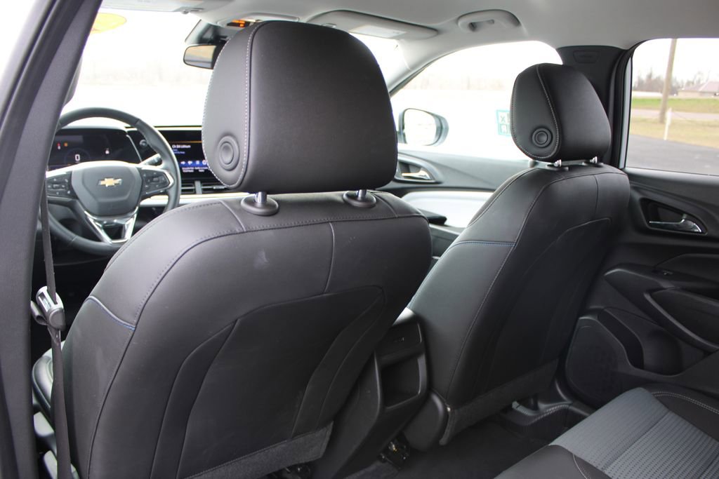 Used 2025 Chevrolet Trax LT w/ LT Convenience Package image 23