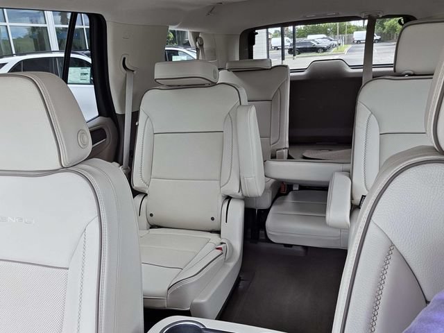 Used 2023 GMC Yukon Denali RWD image 27