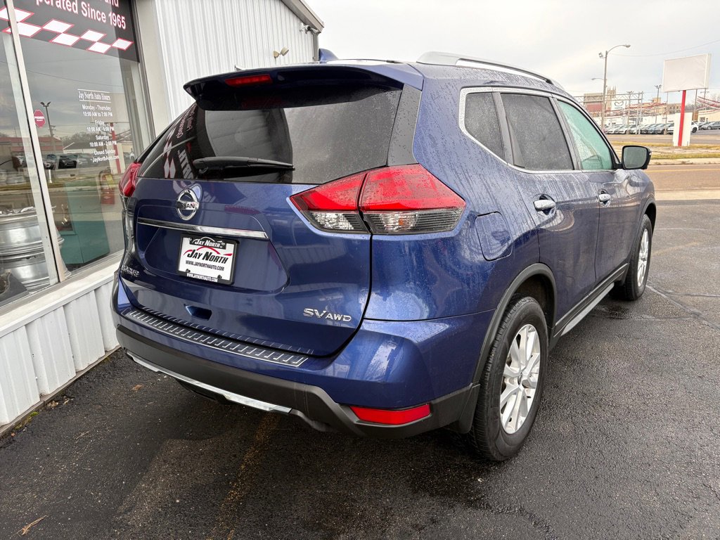 Used 2018 Nissan Rogue SV w/ Sun & Sound Touring Package image 3