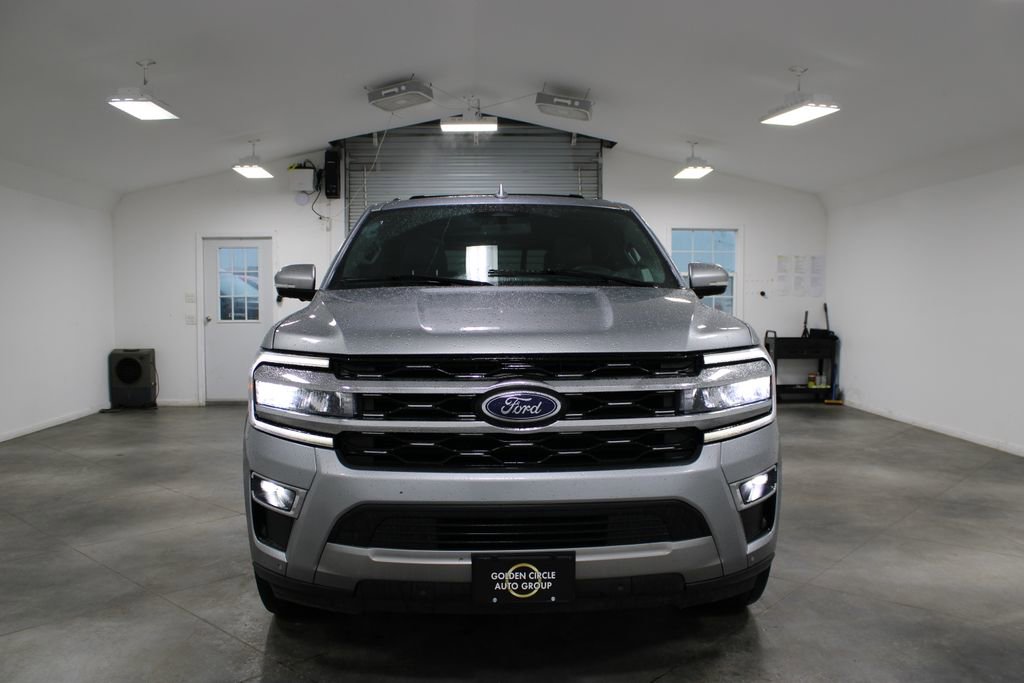 Used 2024 Ford Expedition Limited image 3