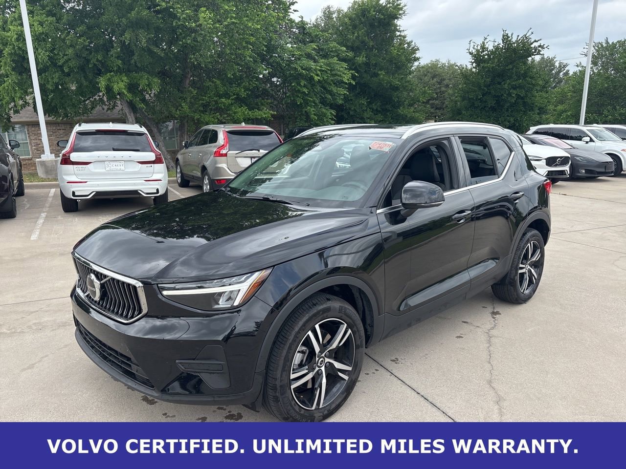 Certified 2025 Volvo XC40 B5 Core image 1