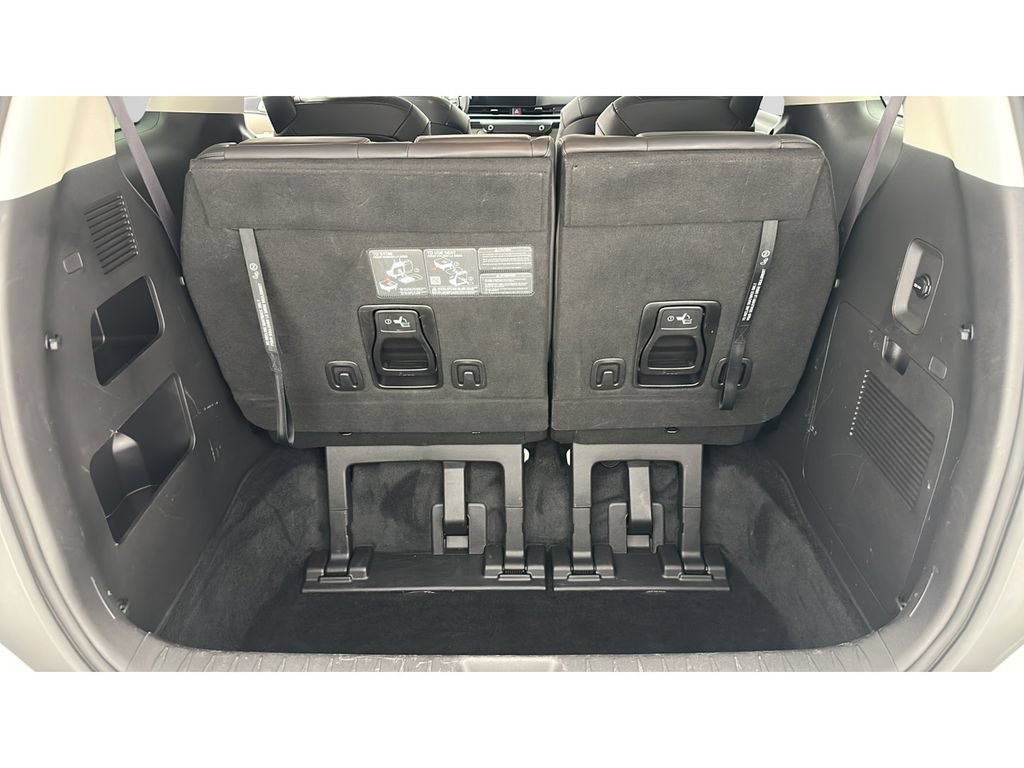 Used 2025 Kia Carnival FWD image 22