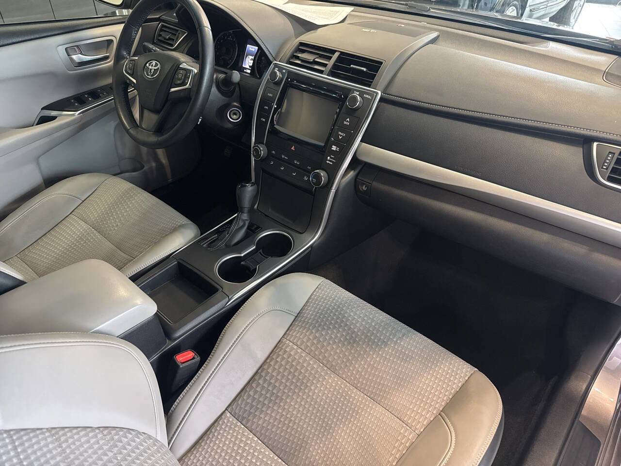Used 2015 Toyota Camry SE image 21