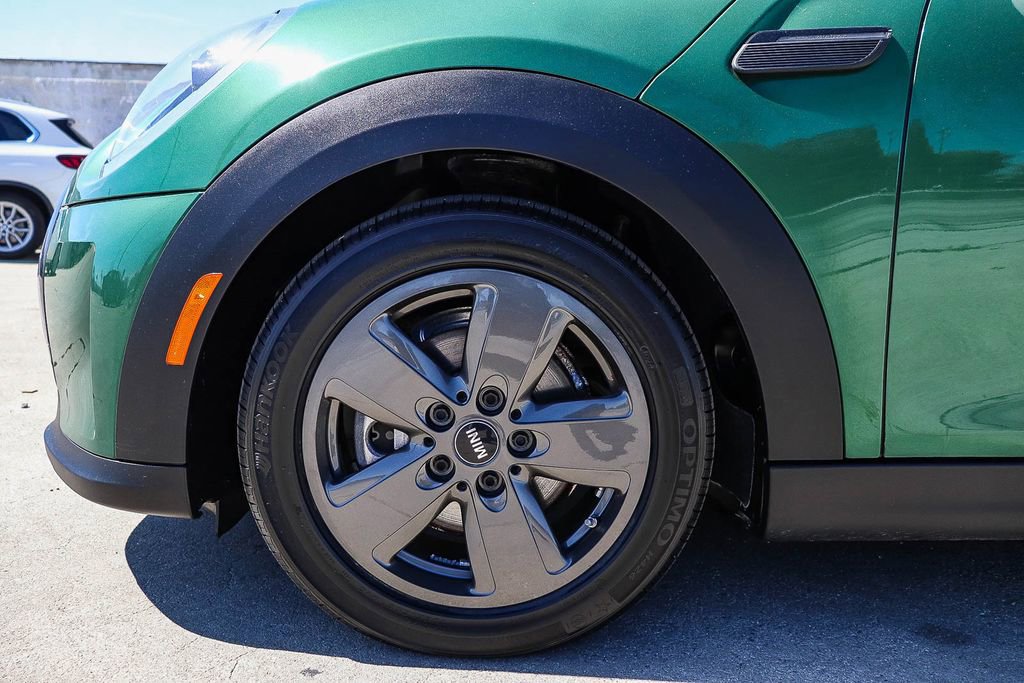 Used 2023 MINI Cooper 4-Door Hardtop image 16