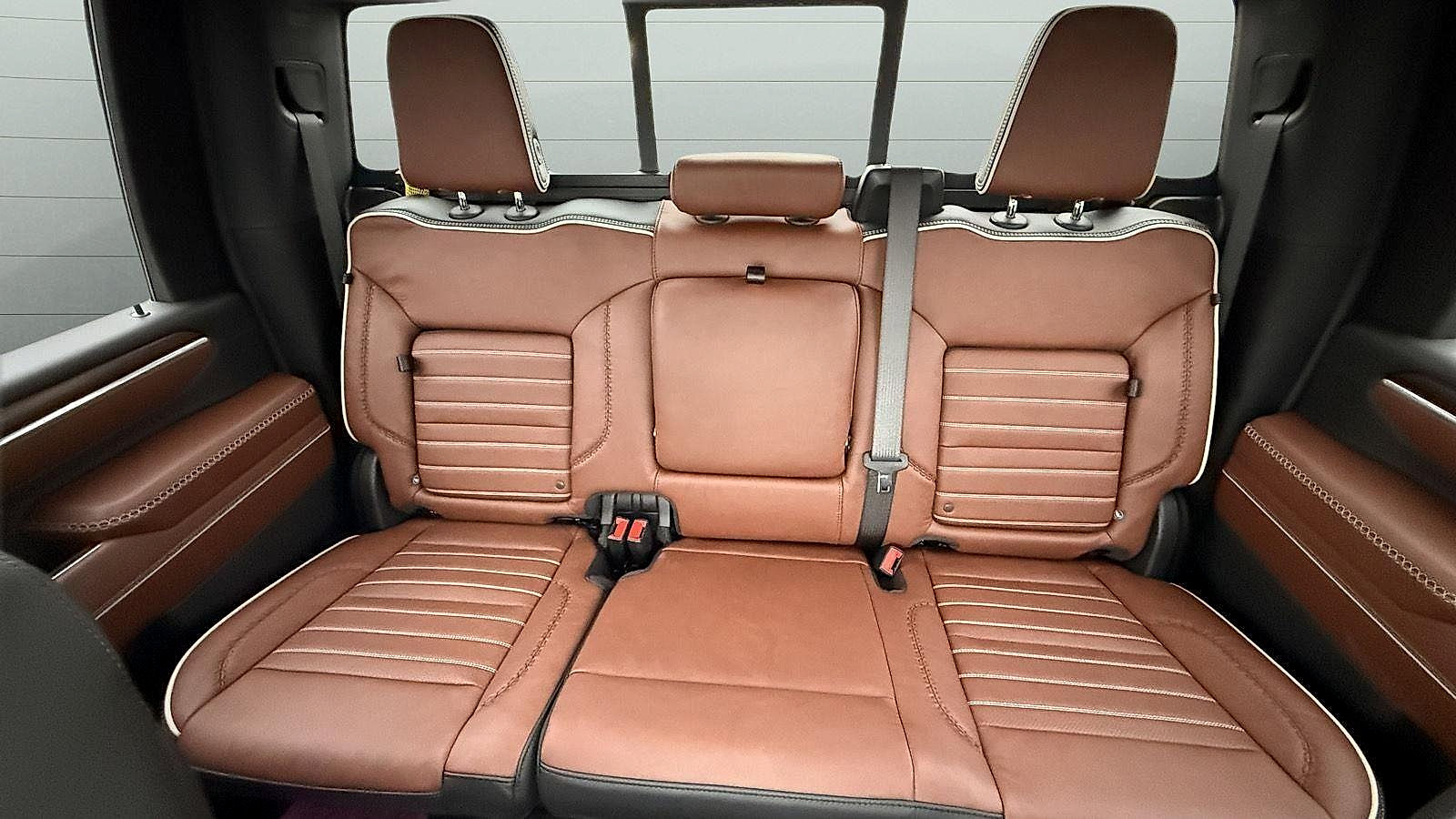 New 2025 GMC Sierra 3500 Denali Ultimate AWD/4WD image 9