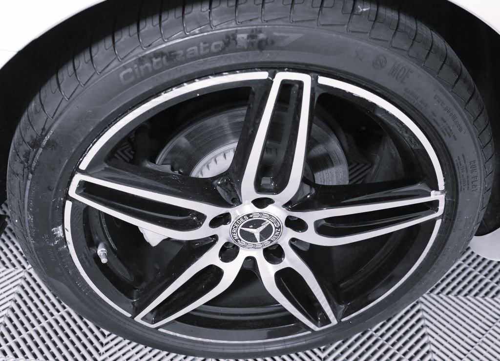 Certified 2019 Mercedes-Benz E 300 4MATIC image 7