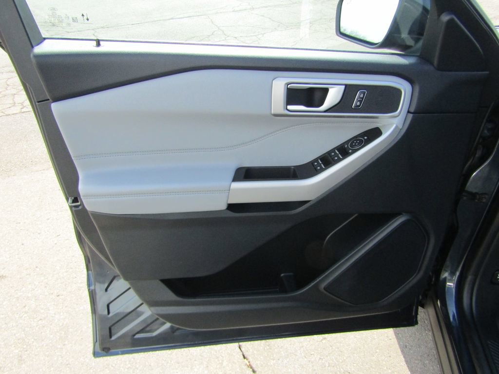 Used 2024 Ford Explorer XLT w/ Equipment Group 202A AWD/4WD image 16