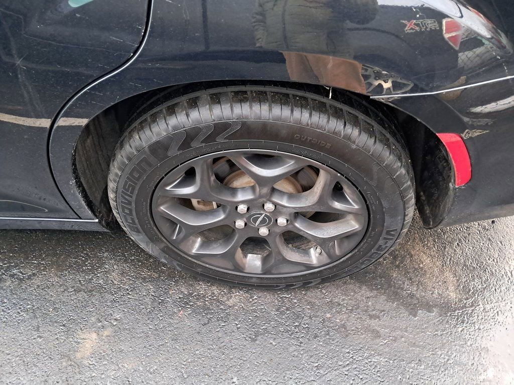 Used 2023 Chrysler 300 Touring L w/ Popular Equipment Group image 9