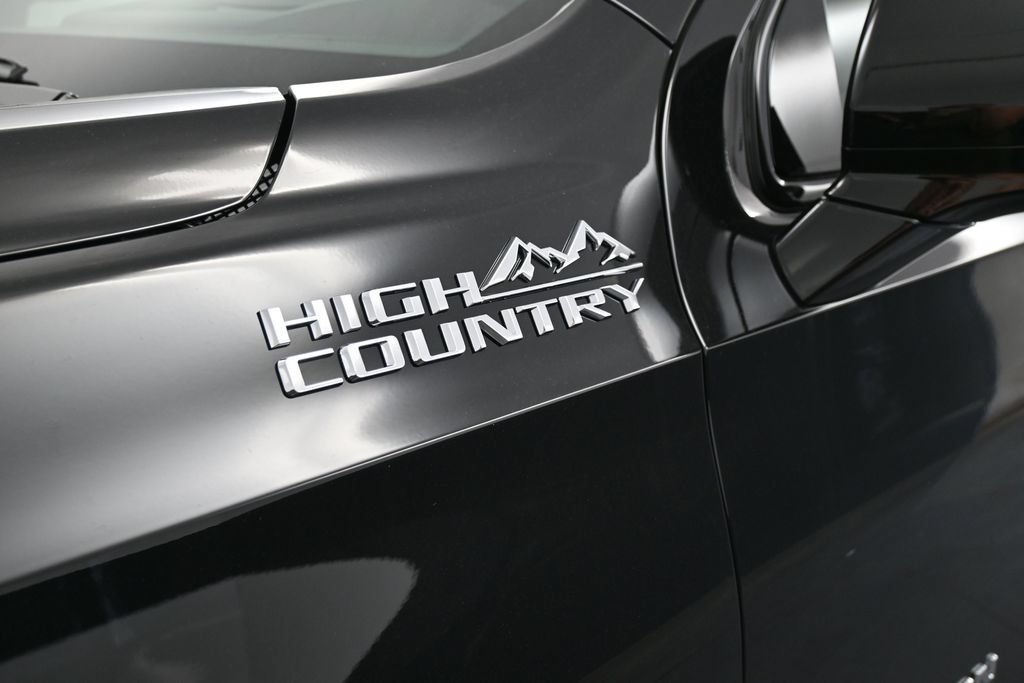 New 2026 Chevrolet Suburban High Country AWD/4WD image 12