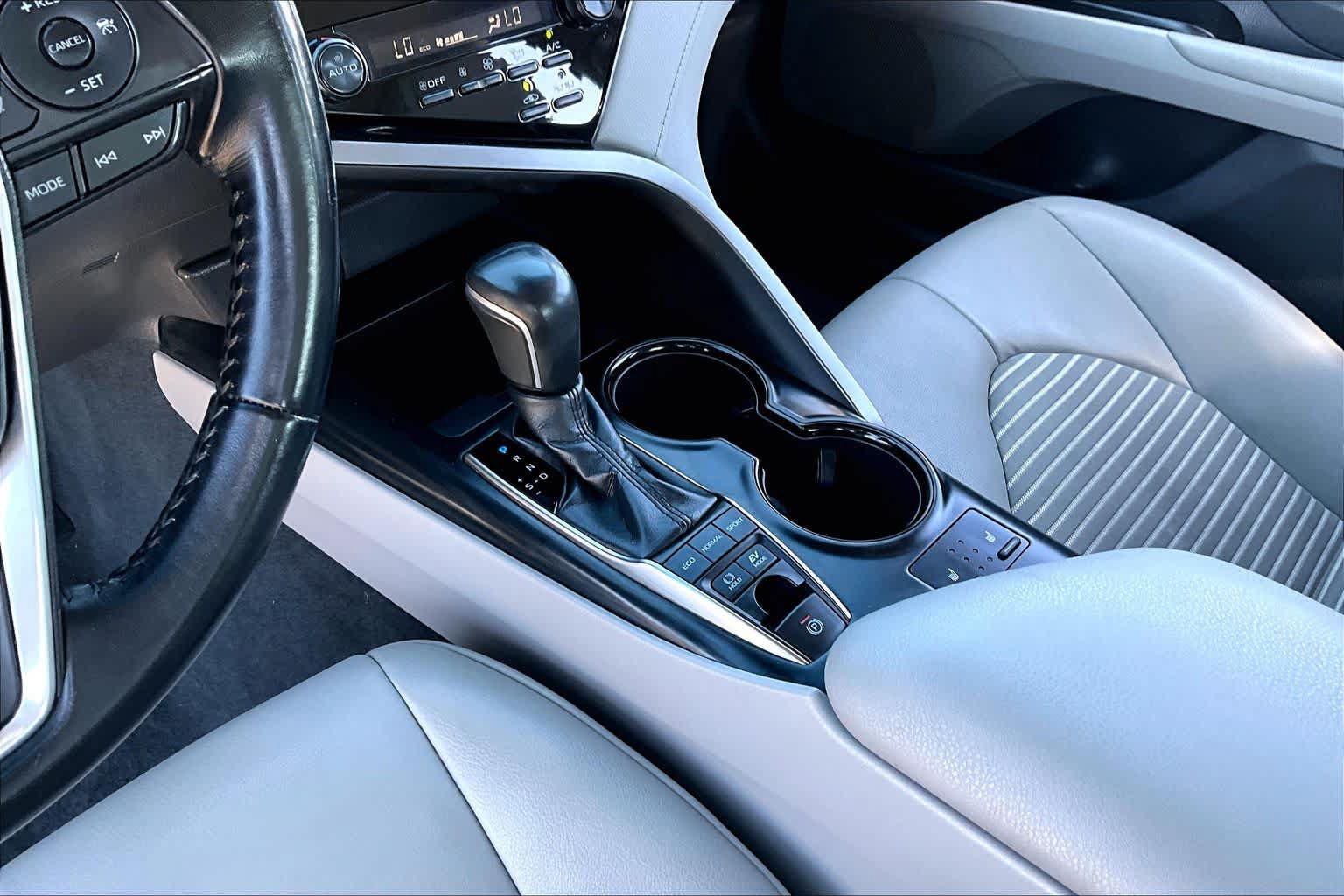 Used 2019 Toyota Camry SE FWD image 17
