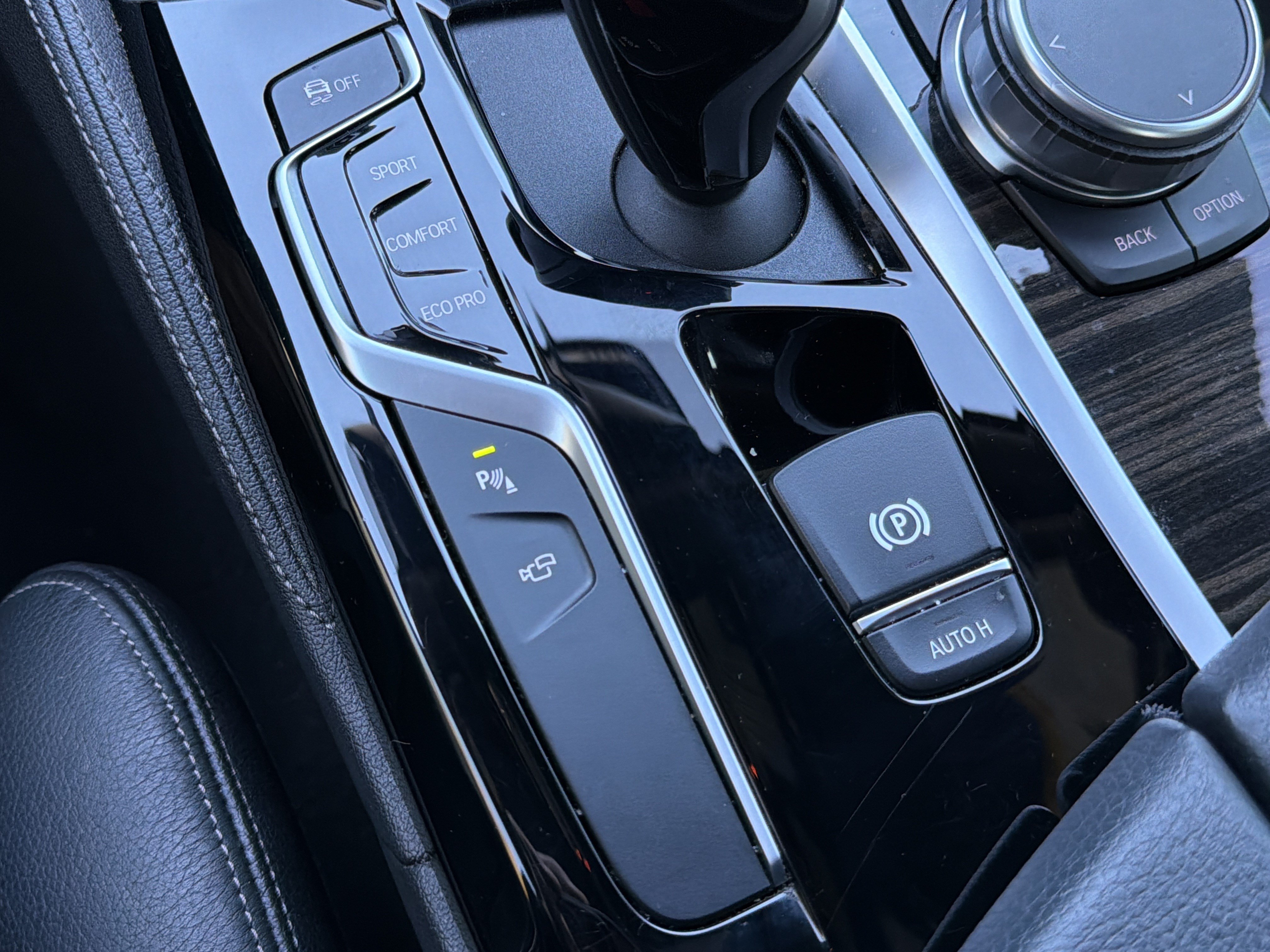 Used 2020 BMW 530i w/ Premium Package RWD image 9