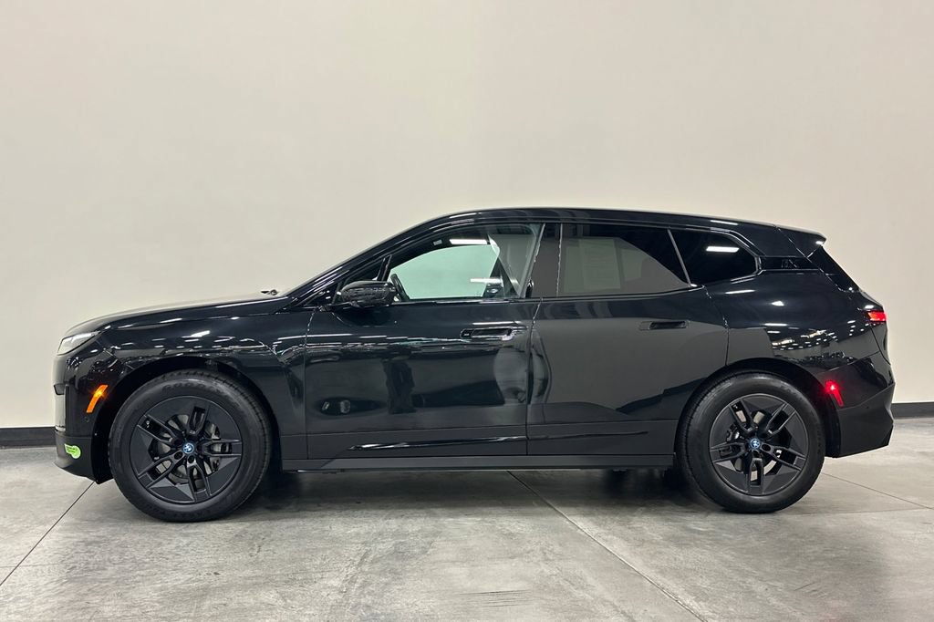 Used 2024 BMW iX xDrive50 AWD/4WD image 7