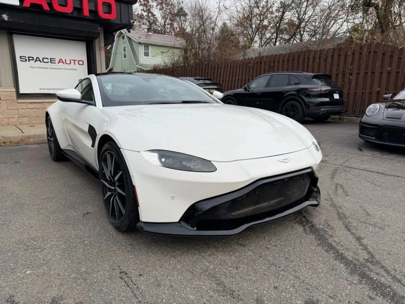 Used 2019 Aston Martin V8 Vantage Coupe image 4