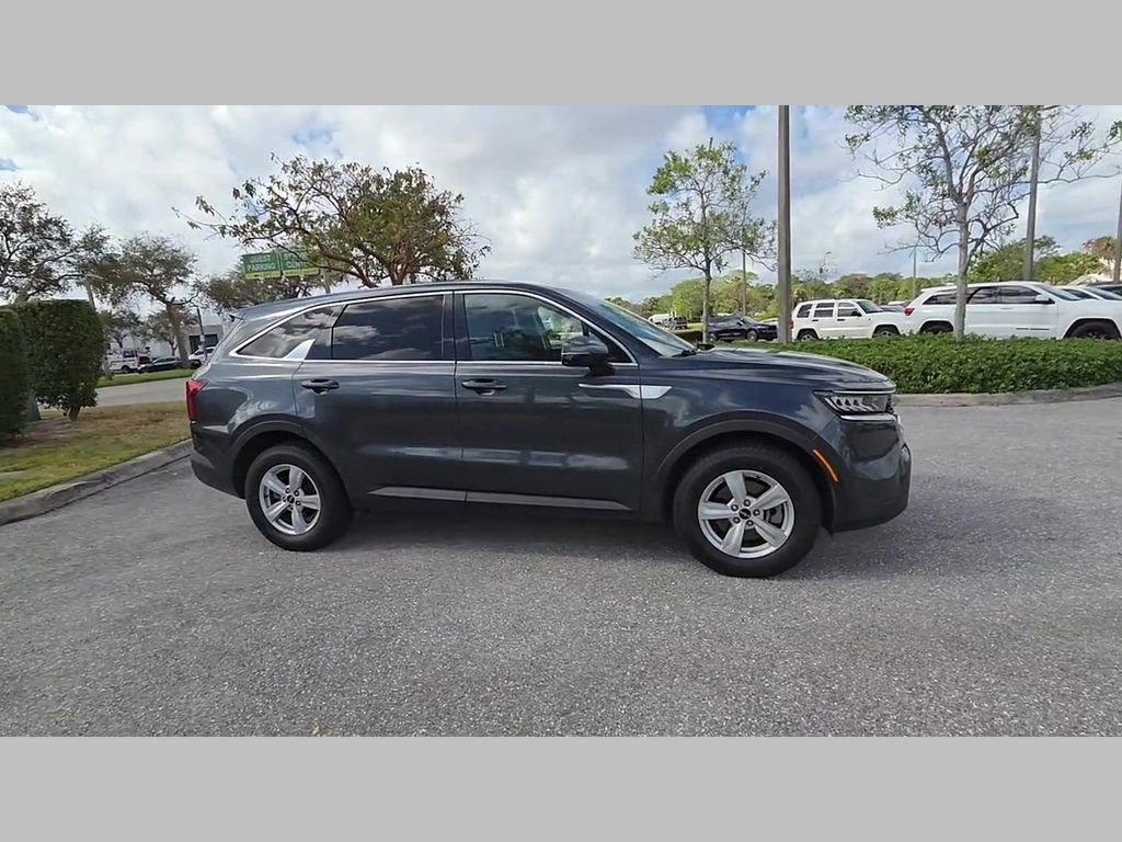 Used 2022 Kia Sorento LX image 49