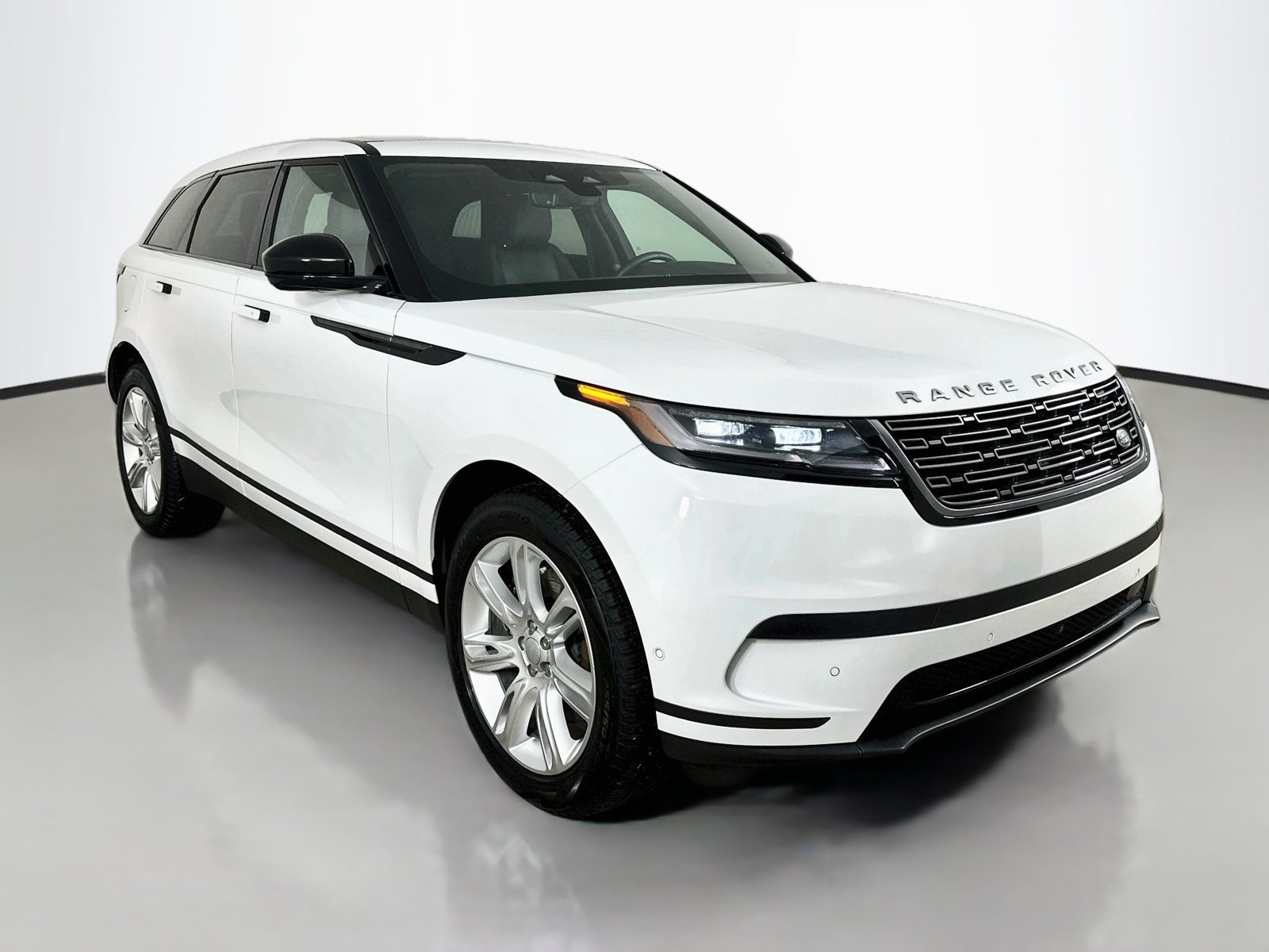 Used 2026 Land Rover Range Rover Velar S AWD/4WD image 3