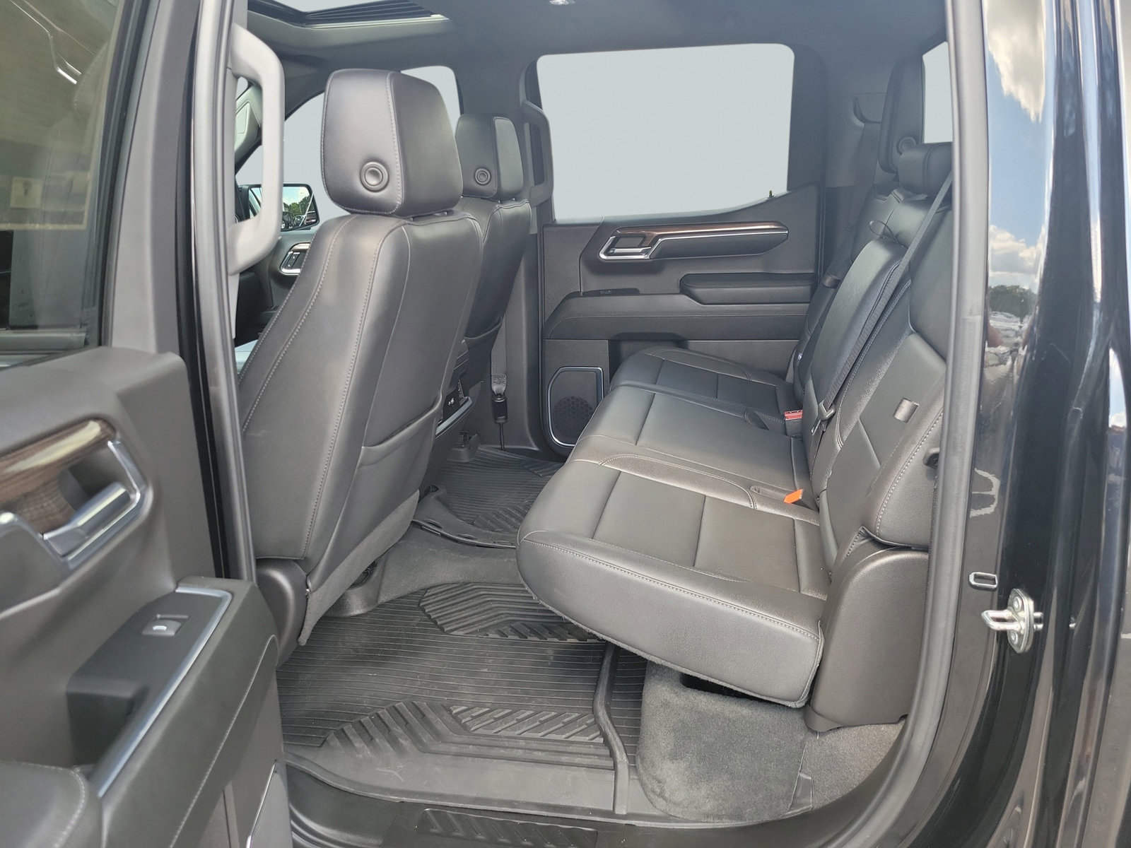Used 2024 Chevrolet Silverado 1500 LT Trail Boss w/ LT Trail Boss Premium Package AWD/4WD image 29