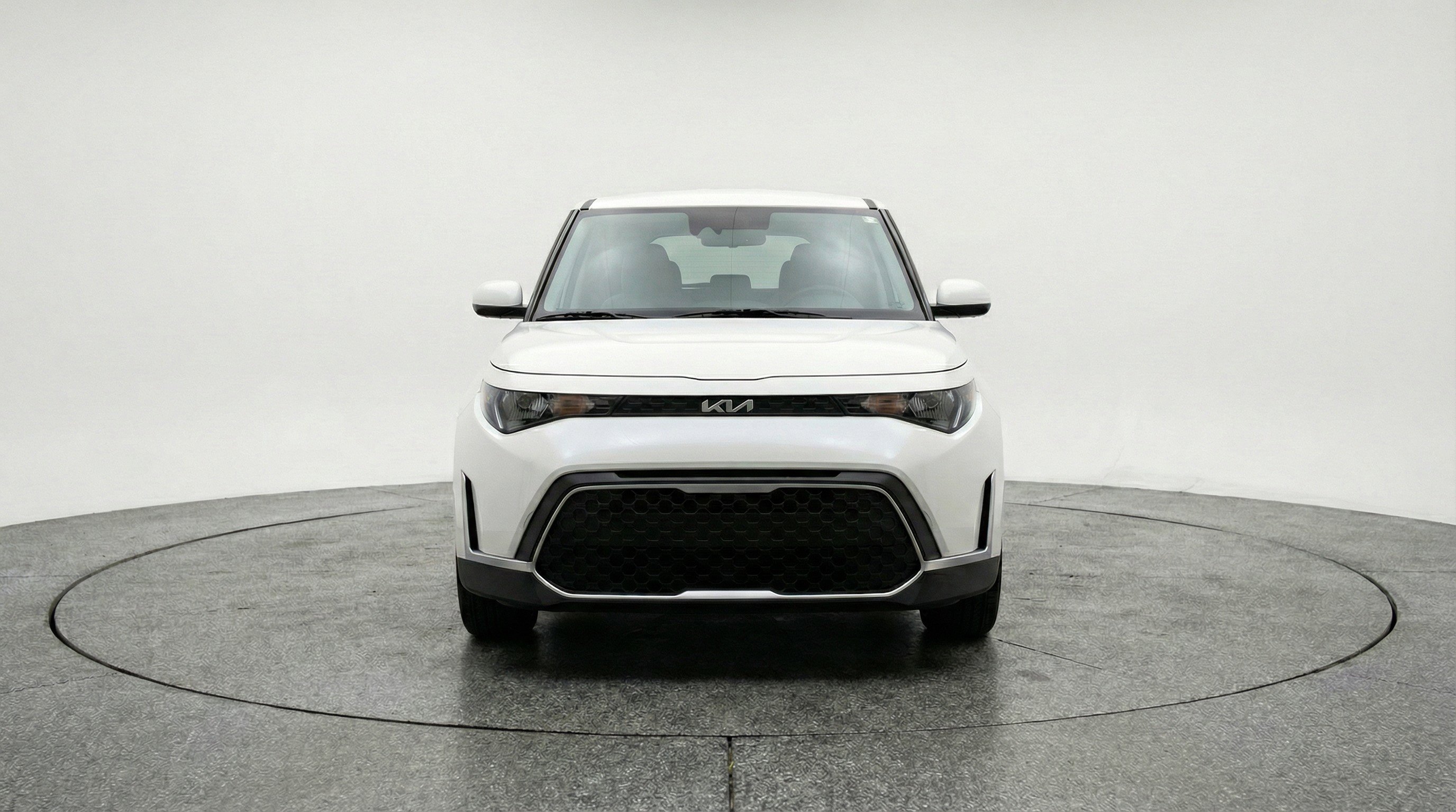 Used 2025 Kia Soul LX w/ LX Technology Package FWD image 2