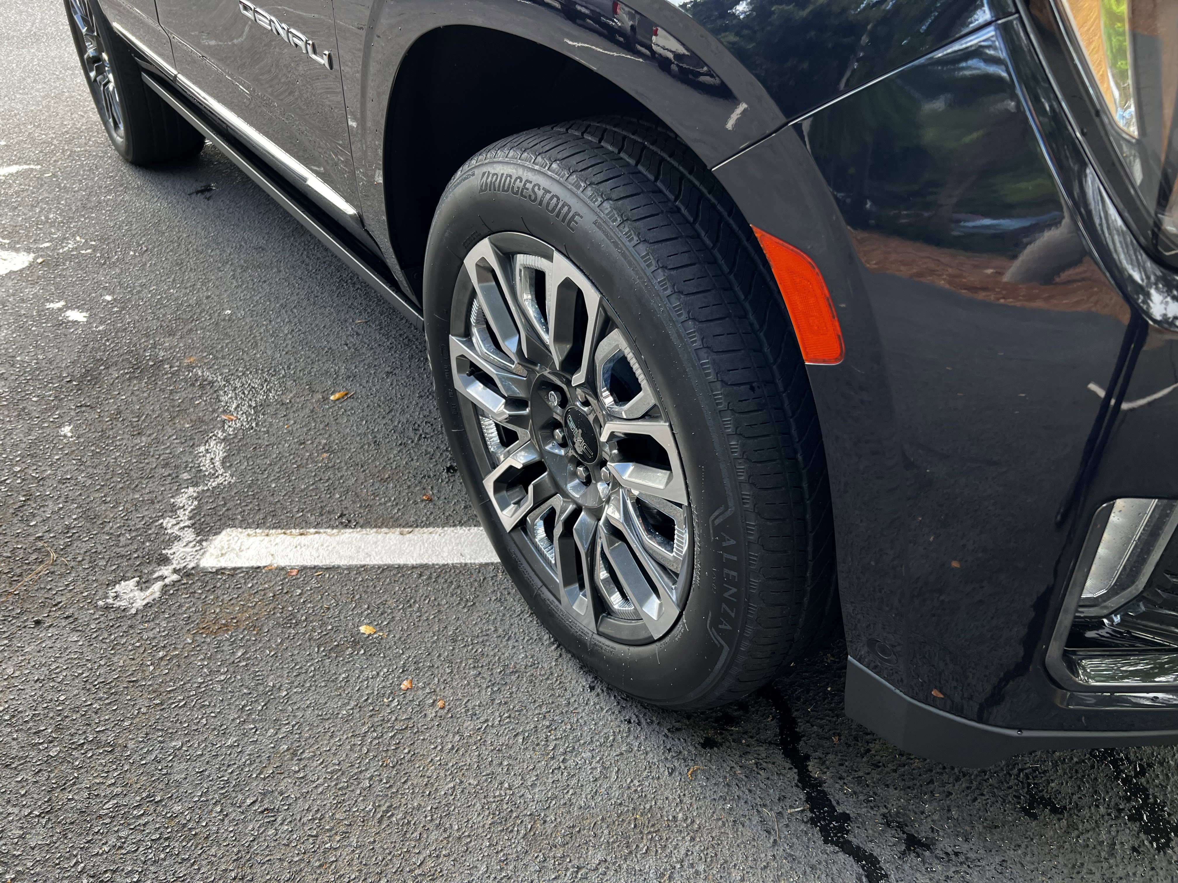 Used 2023 GMC Yukon Denali Ultimate AWD/4WD image 11