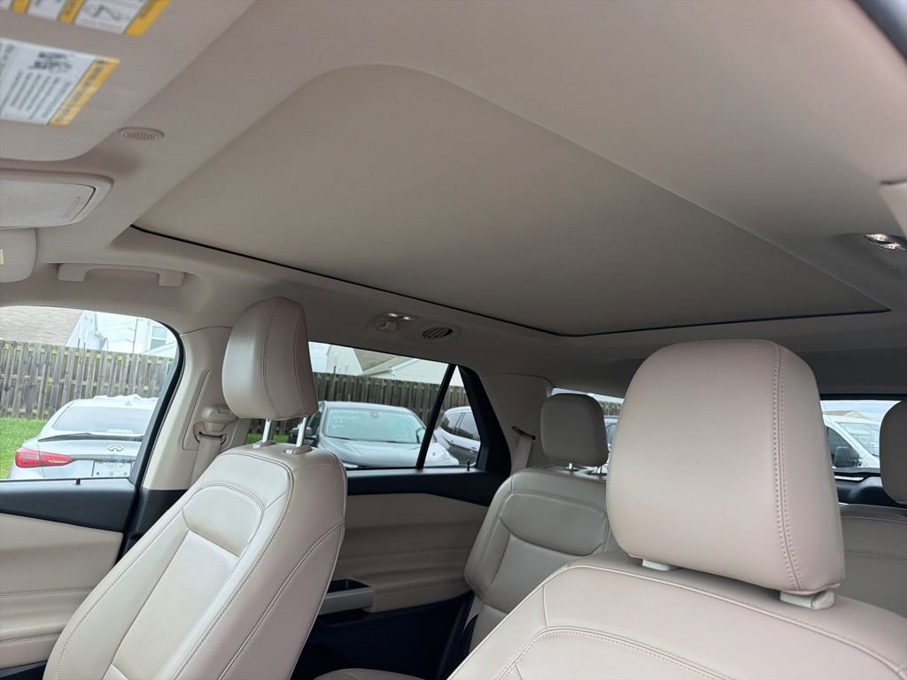 Used 2023 Ford Explorer XLT w/ Equipment Group 202A image 7