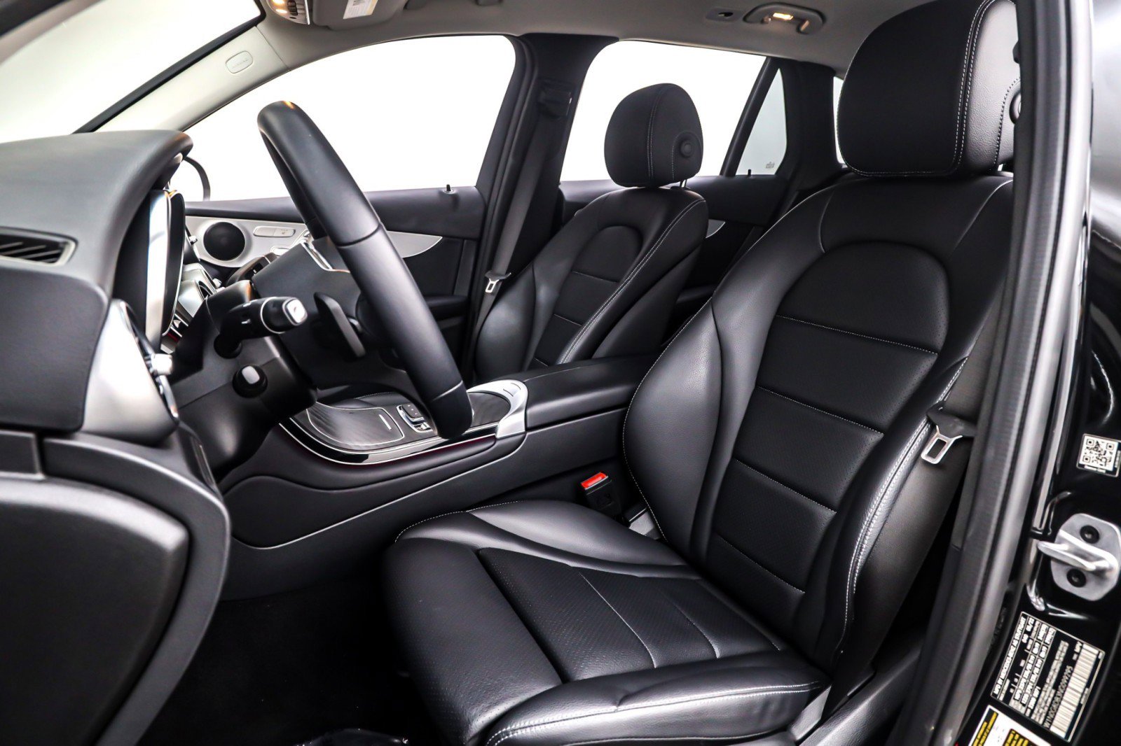 Used 2022 Mercedes-Benz GLC 300 w/ Premium Package Lite image 17