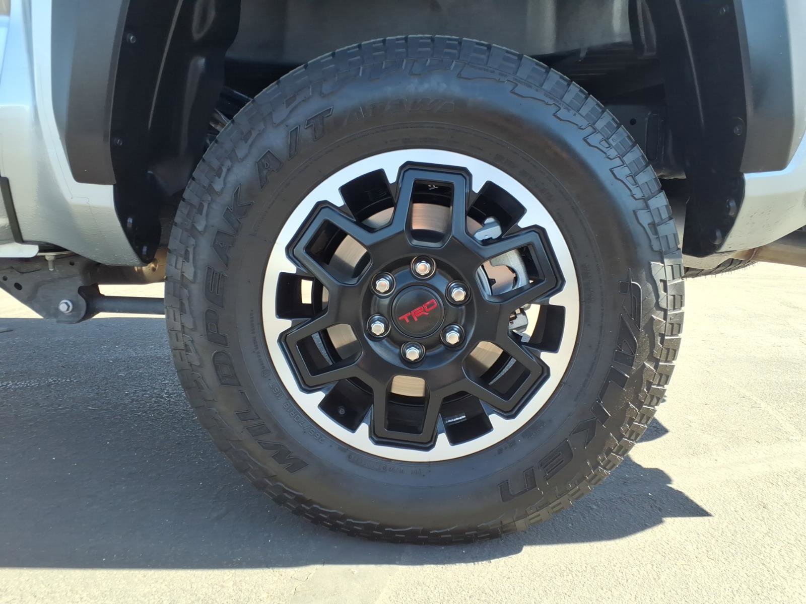 Certified 2025 Toyota Tacoma TRD Off-Road AWD/4WD image 9