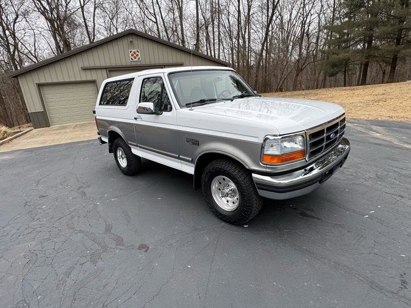 Used 1995 Ford Bronco XLT image 1